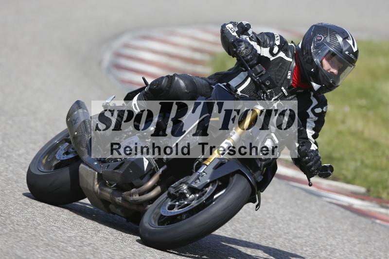 /Archiv-2025/09 22.04.2025 Cornu Master School ADR/rot-rouge/12